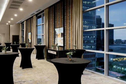 Courtyard by Marriott Dallas Downtown/Reunion District - image 41