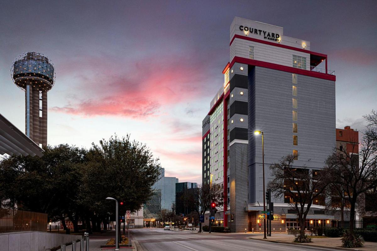 Courtyard by Marriott Dallas Downtown/Reunion District - image 5