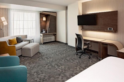 Courtyard by Marriott Dallas Downtown/Reunion District - image 6