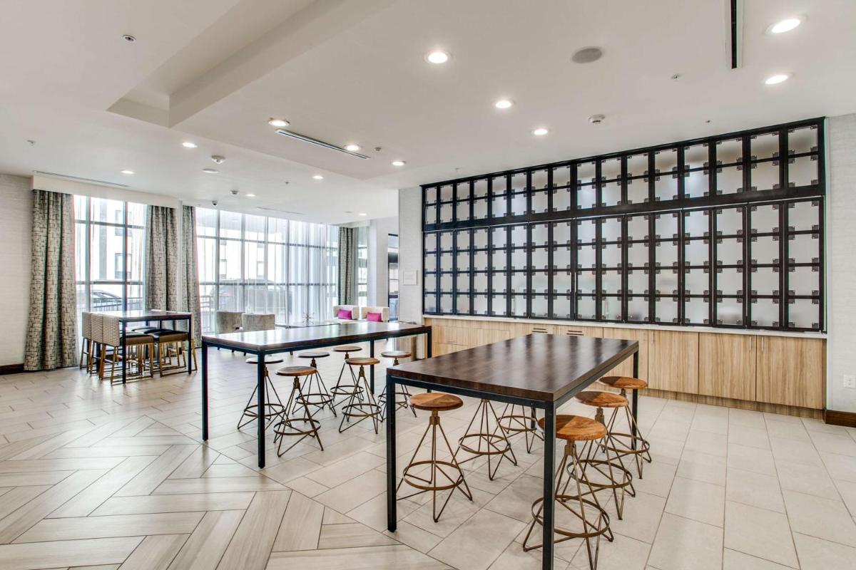 Hilton Garden Inn Dallas-Central Expy/North Park Area Tx - image 3