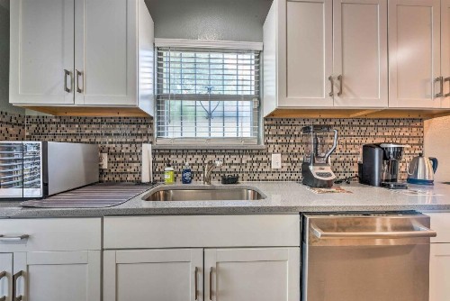 Updated Uptown Dallas House - 2 Miles to Downtown! - image 11