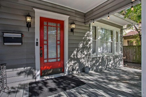 Couples Retreat with Deck Less Than 1 Mi to Lower Greenville! - image 10