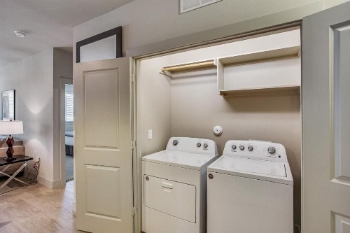 Beautifully Furnished Luxury Apartment in Dallas - image 11
