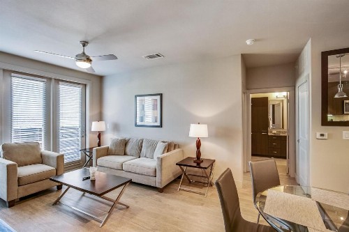 Beautifully Furnished Luxury Apartment in Dallas - image 6