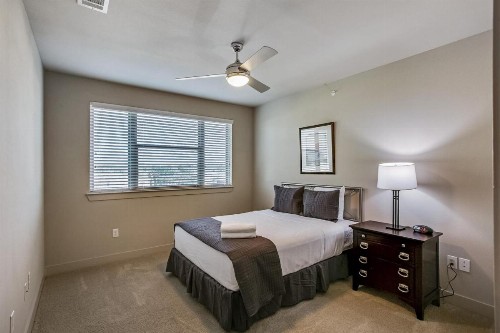 Beautifully Furnished Luxury Apartment in Dallas - image 7