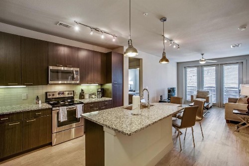 Beautifully Furnished Luxury Apartment in Dallas - image 8