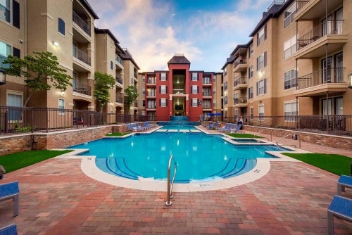 CozySuites Stylish 1BR Apartment at City Place - image 6