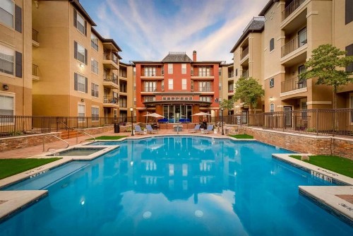 CozySuites Charming Apartment at Cityplace - image 5