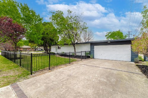 Preston Hollow Retreat - image 6