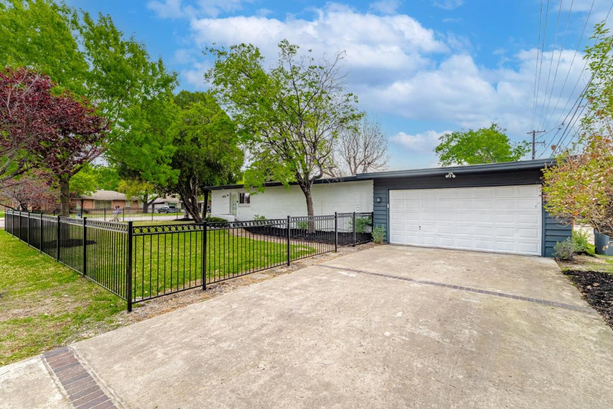 Preston Hollow Retreat - image 6