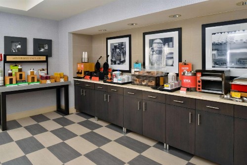 Hampton Inn San Francisco - Daly City - image 8