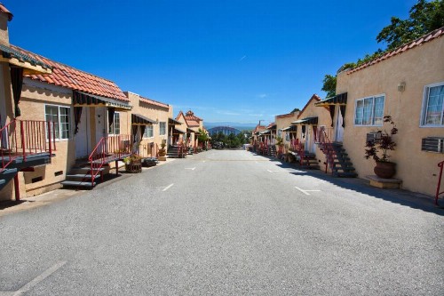 Alpine Inn & Suites - image 14