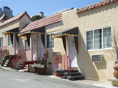 Alpine Inn & Suites - image 15