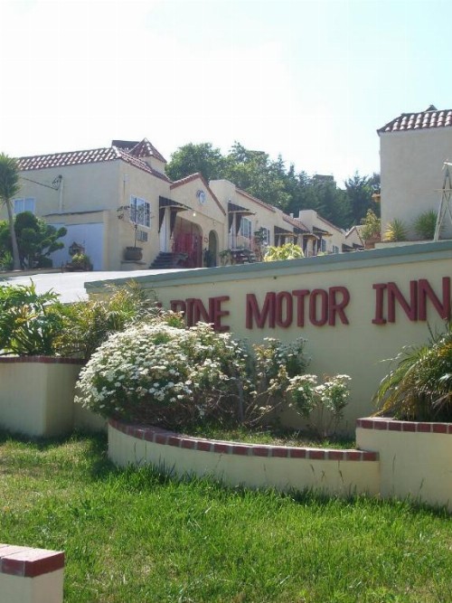 Alpine Inn & Suites - image 16