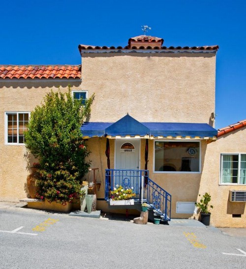 Alpine Inn & Suites - image 4