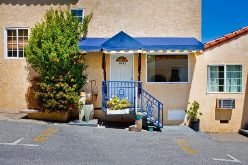 Alpine Inn & Suites - image 5