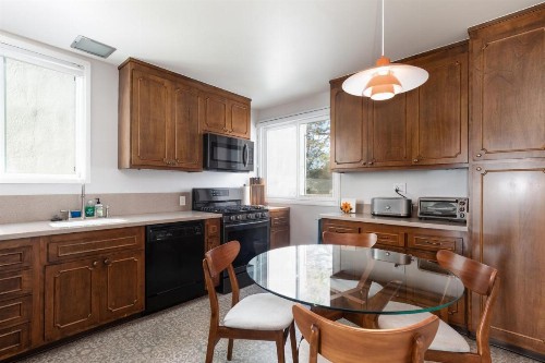 The Olympic: Mid-Century Home on the Golf Course - image 4