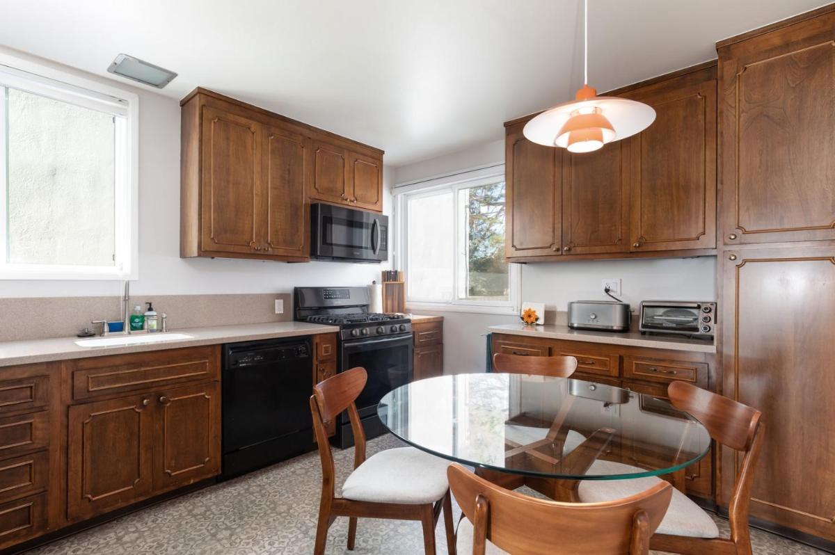 The Olympic: Mid-Century Home on the Golf Course - image 4