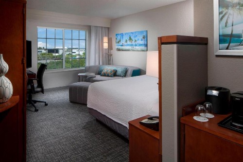 Courtyard by Marriott Fort Lauderdale Airport & Cruise Port - image 11
