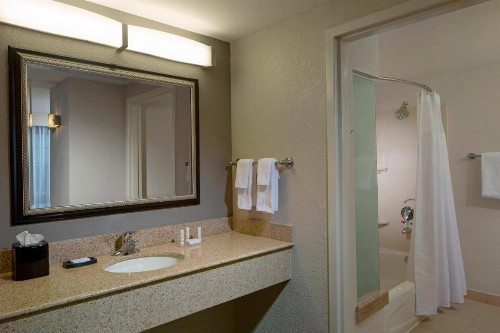 Courtyard by Marriott Fort Lauderdale Airport & Cruise Port - image 16