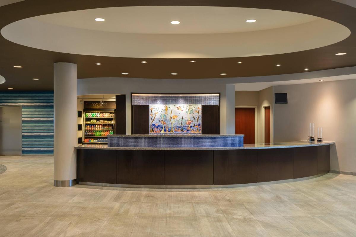Courtyard by Marriott Fort Lauderdale Airport & Cruise Port - image 2