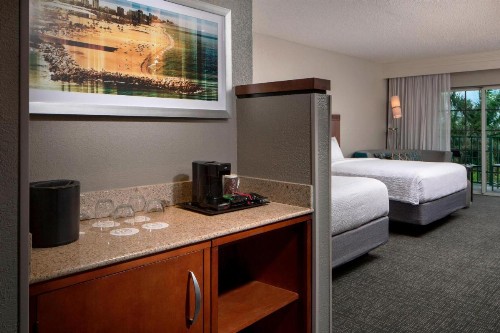 Courtyard by Marriott Fort Lauderdale Airport & Cruise Port - image 9