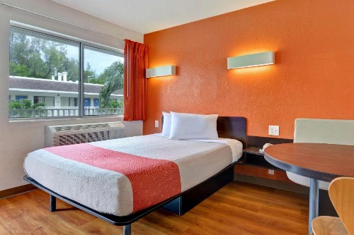 Motel 6 Dania Beach - image 11