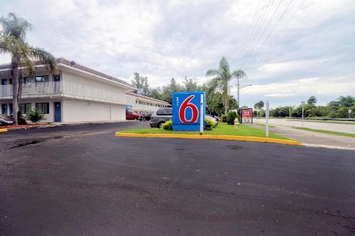 Motel 6 Dania Beach - image 24