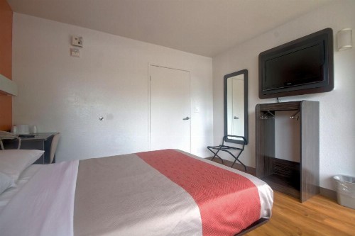 Motel 6 Dania Beach - image 36