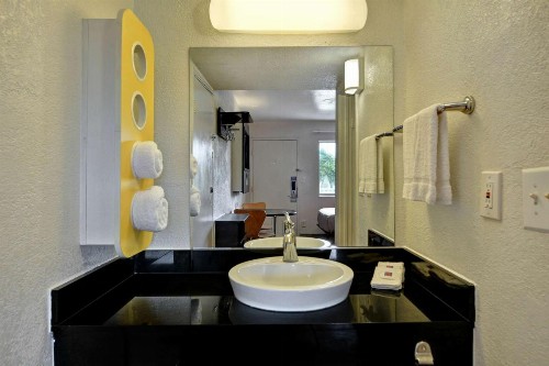 Motel 6 Dania Beach - image 7
