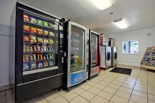 Motel 6 Dania Beach - image 8