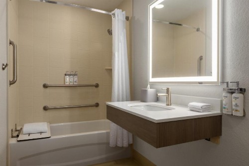 Holiday Inn Express Fort Lauderdale Airport South an IHG Hotel - image 20
