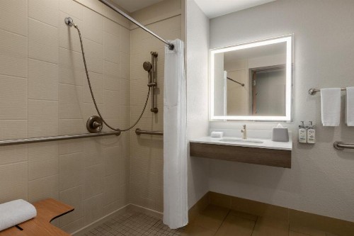 Holiday Inn Express Fort Lauderdale Airport South an IHG Hotel - image 37