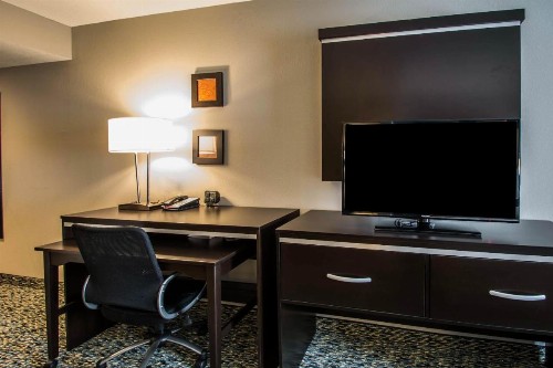 Comfort Suites Fort Lauderdale Airport South & Cruise Port - image 30