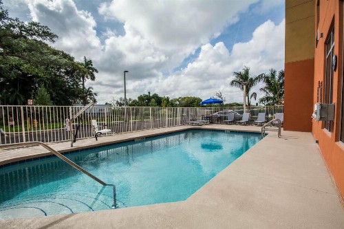 Comfort Suites Fort Lauderdale Airport South & Cruise Port - image 31
