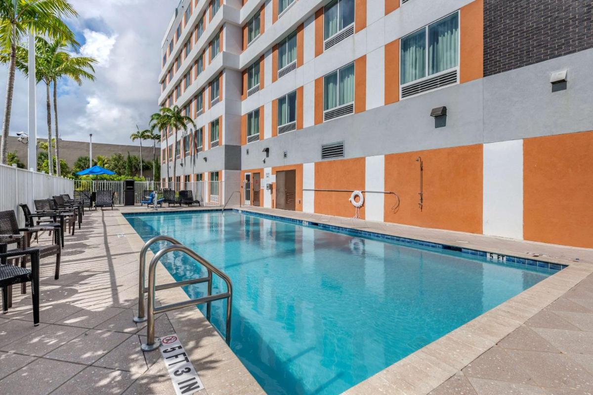 Comfort Suites Fort Lauderdale Airport & Cruise Port - image 2