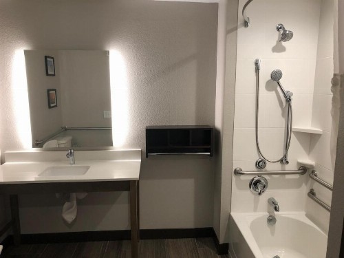 Comfort Suites Fort Lauderdale Airport & Cruise Port - image 35