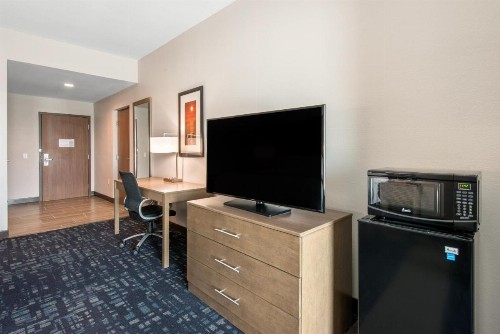 Comfort Suites Fort Lauderdale Airport & Cruise Port - image 9
