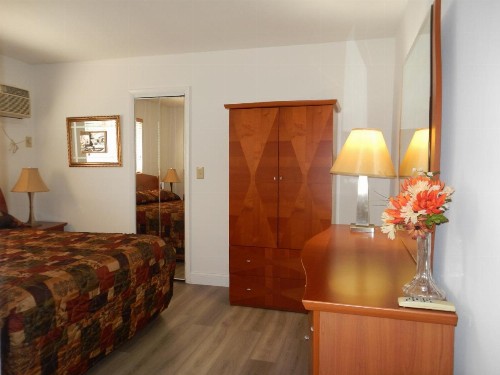 Shell Motel Hollywood - image 31