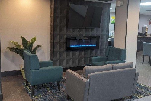 Quality Inn - image 10