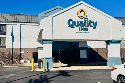 Quality Inn - image 11