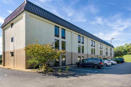 Quality Inn - image 2