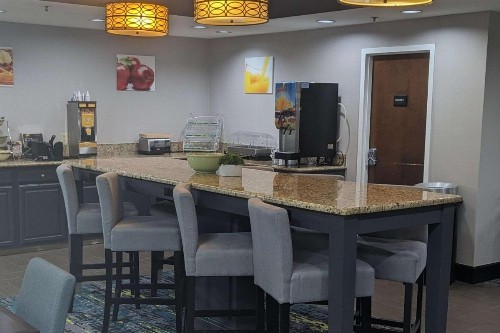 Quality Inn - image 20