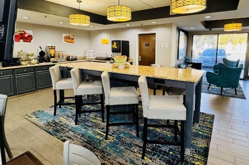Quality Inn - image 46