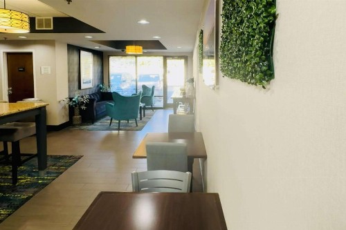 Quality Inn - image 48