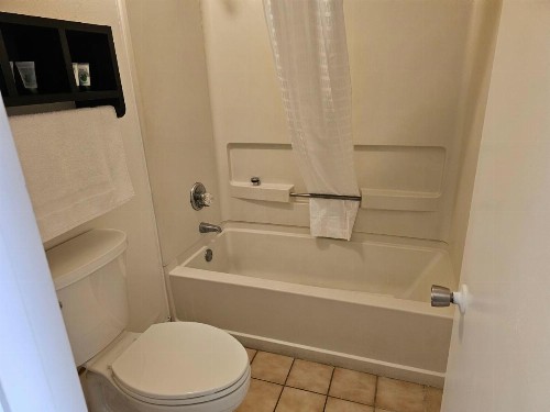 Astoria Hotel Danville West - image 12