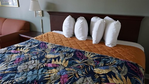 Astoria Hotel Danville West - image 17