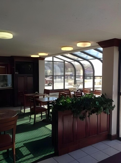 Astoria Hotel Danville West - image 20