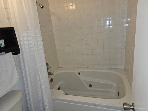 Astoria Hotel Danville West - image 6