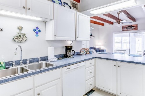 Bayside Bungalow - image 10